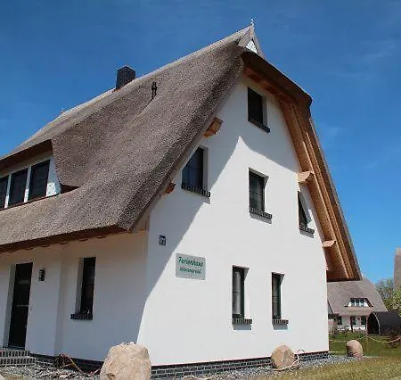 Fewo-waterkant شقة